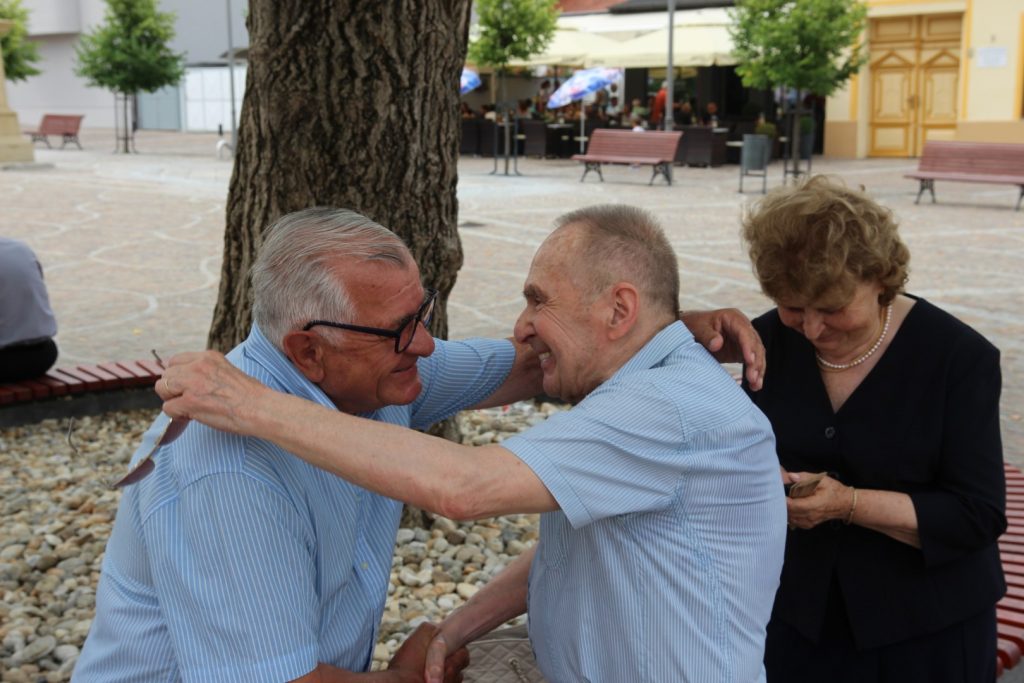 Dragutin Ivanović s kolegama iz Gimnazije u susretu na 65. godišnjicu mature 