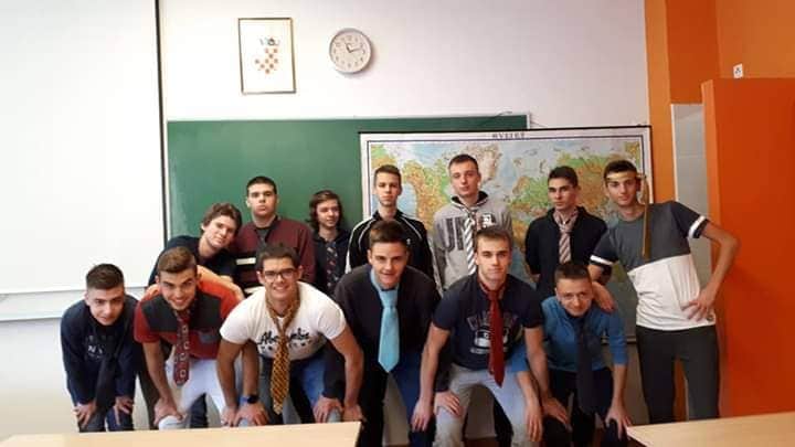 Matej Blašković s kolegicama i kolegama iz razreda